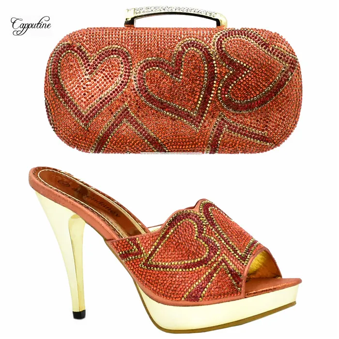 Популярные туфли-лодочки розового цвета на тонком высоком каблуке с вечерней