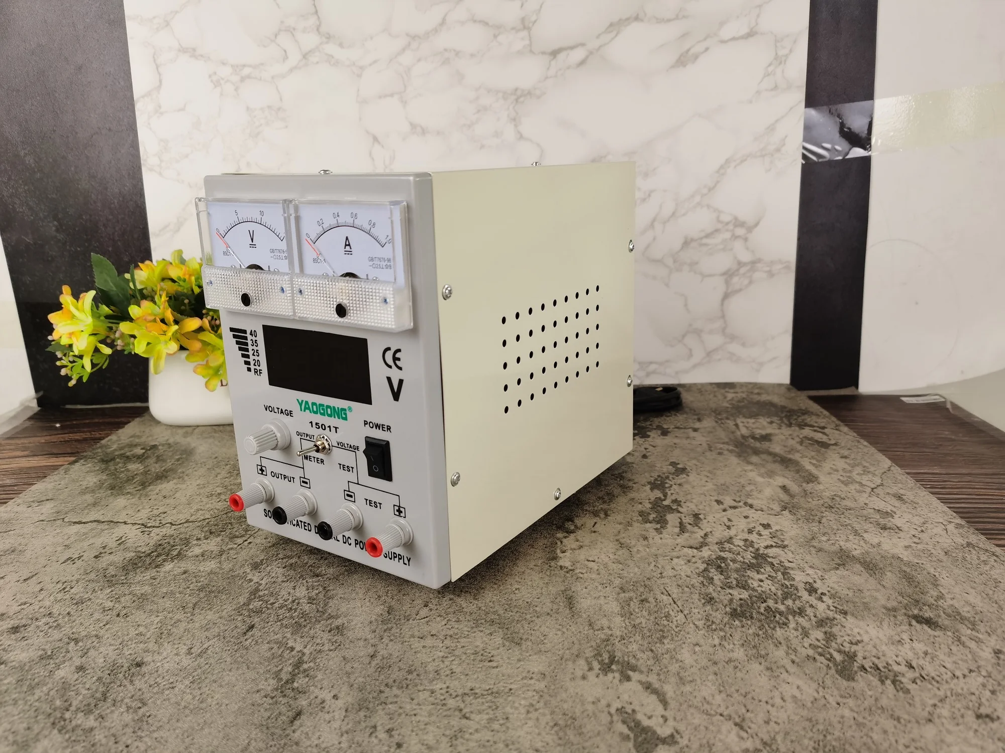 

Short circuit protection Yaogong 1501T regulated DC power phone computer repair 15V 1A Signal Detection