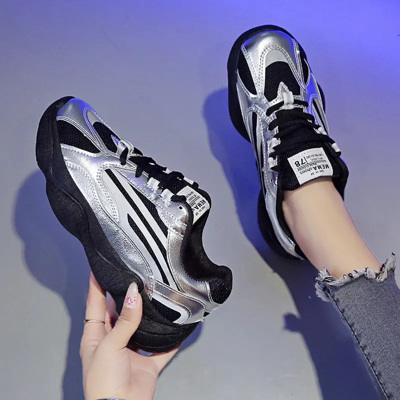 Женские кроссовки с блестками Серые на толстой платформе повседневная