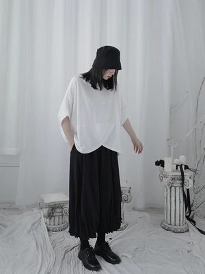 Футболка женская летняя с коротким рукавом летучая мышь и большим вырезом |