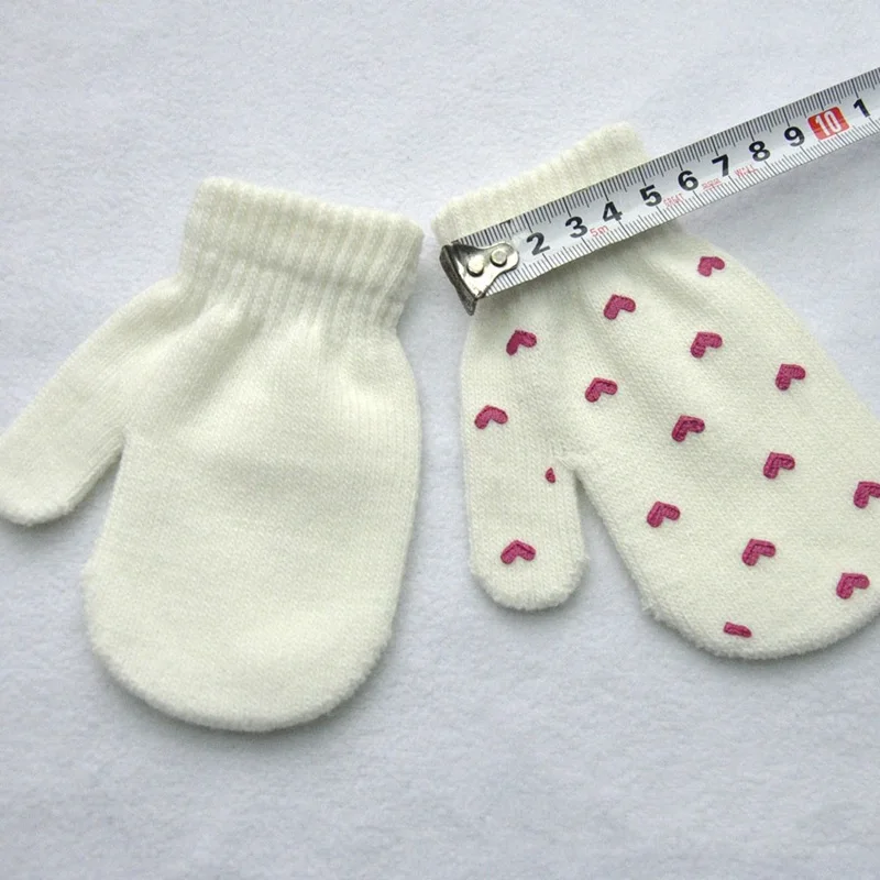 Перчатки детские зимние вязаные со звездами и сердечками плотные мягкие |