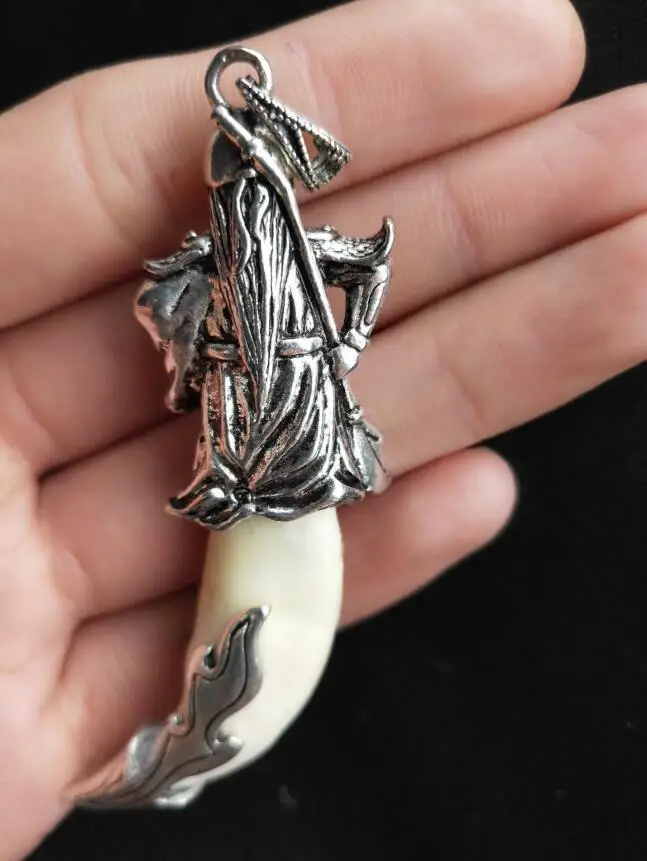 

Chinese Antique Tibetan Silver Guan Gong Dog Tooth Talisman Pendant Statue Small Gift
