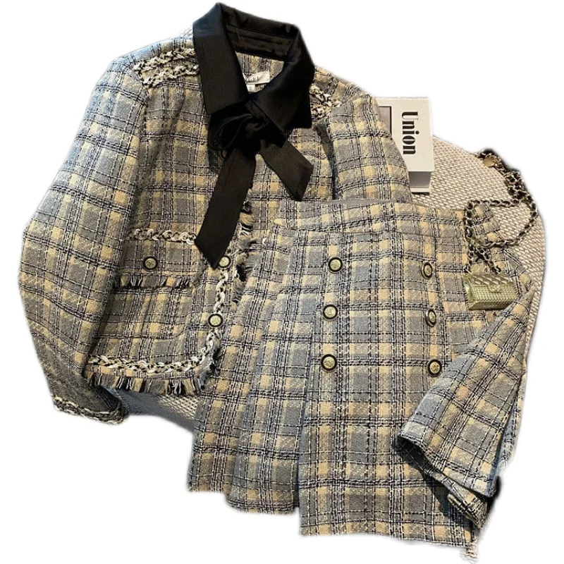 

Женский комплект из двух предметов, короткая шерстяная твидовая куртка с бантом и бахромой и двубортная юбка, комплект из двух предметов в е...