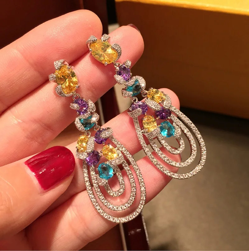 Женские серьги-подвески с инкрустацией из циркона