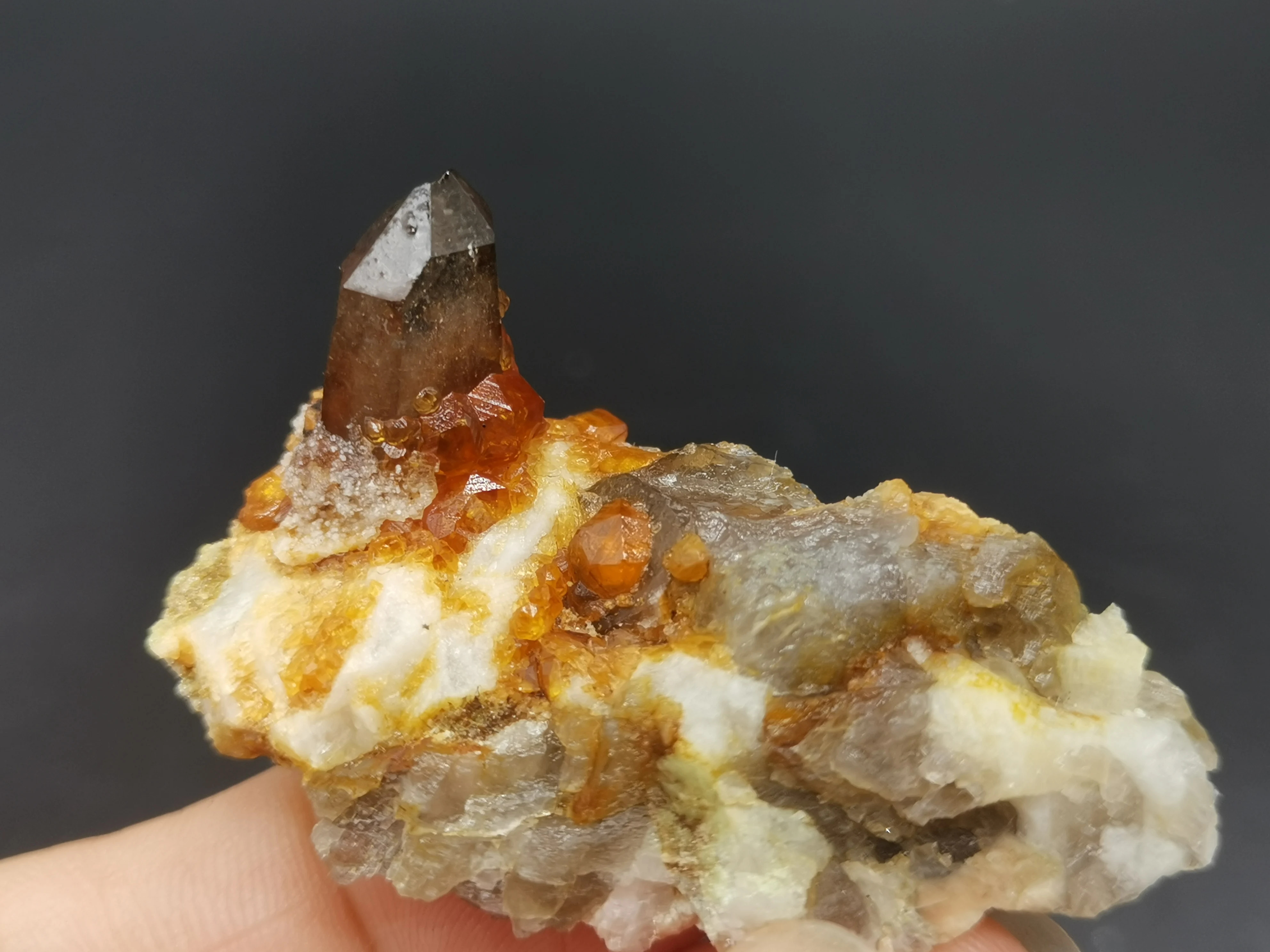 

100% natural garnet mineral sample, crystal feldspar mineral crystal intergrowth ore
