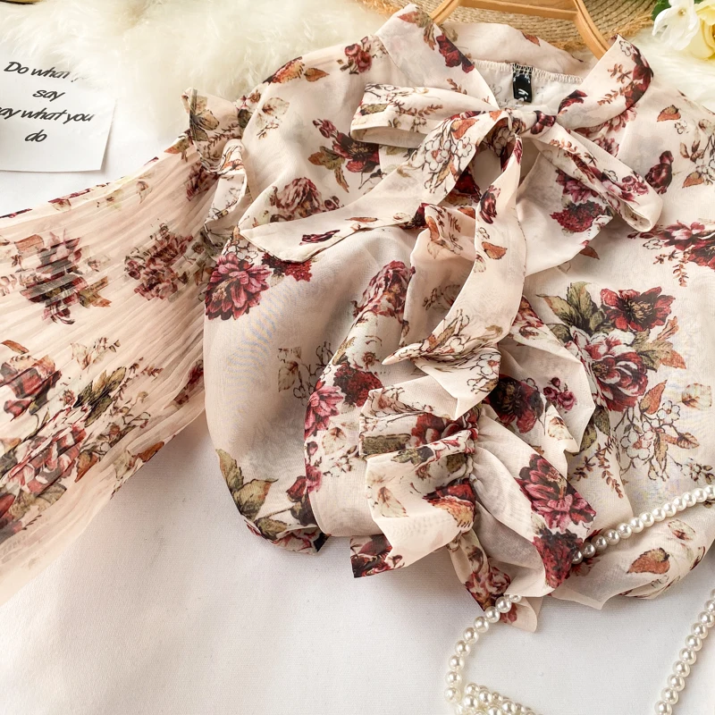 Женская шифоновая блузка с рукавами-фонариками V-образным вырезом и цветочным