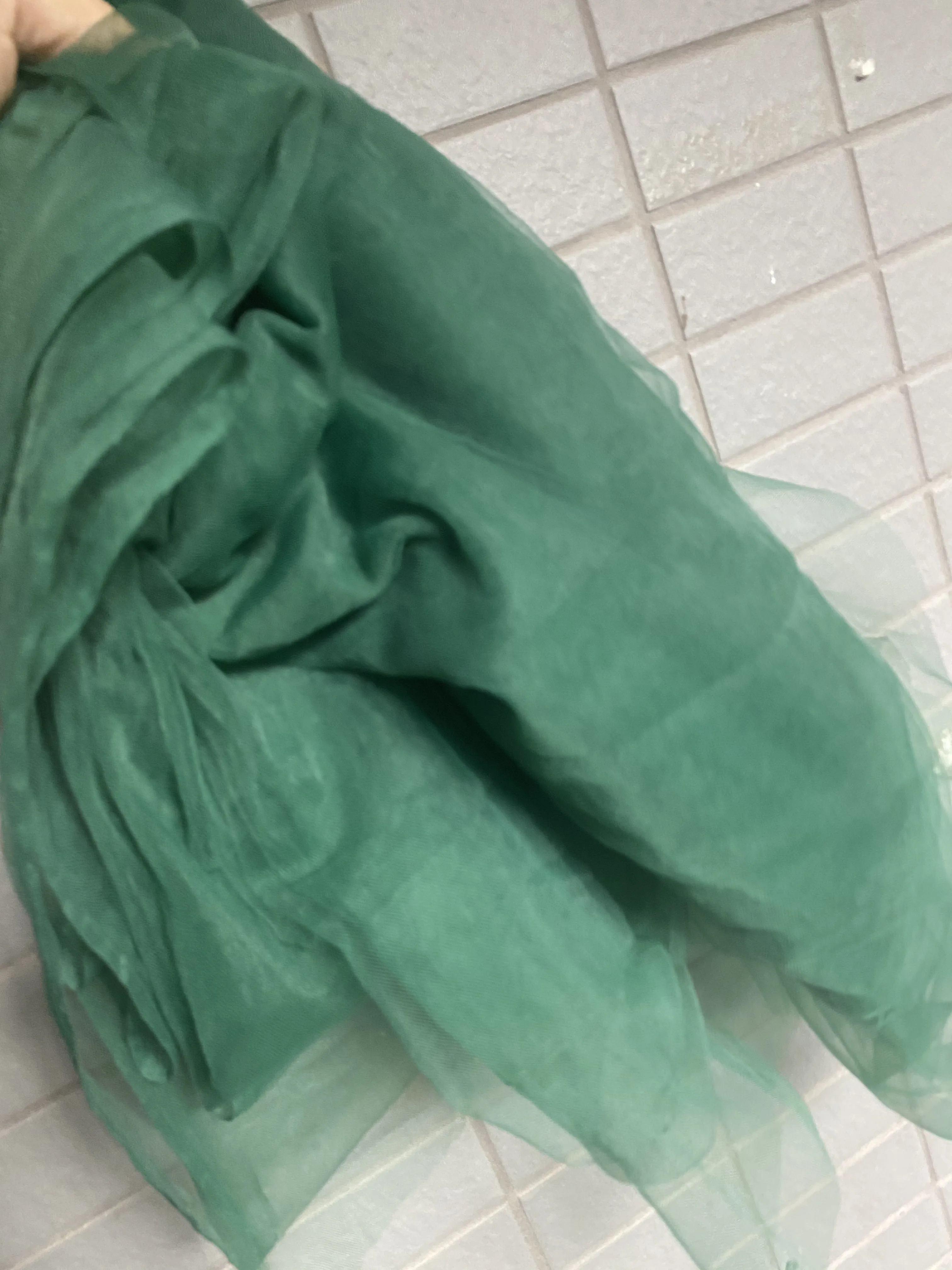 Изумрудно зеленый тонкий мягкий тюль хорошего качества 160 см в ширину 4 м/лот с