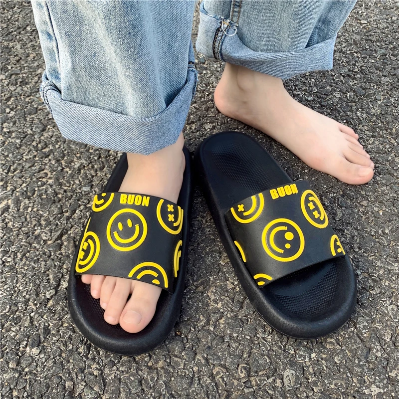 

Summer Men and Women Slippers Smiley Indoor Home Slides Loafers Men Outdoor Garden Shoes Clogs Beach Slippers Mules Flip-Flops