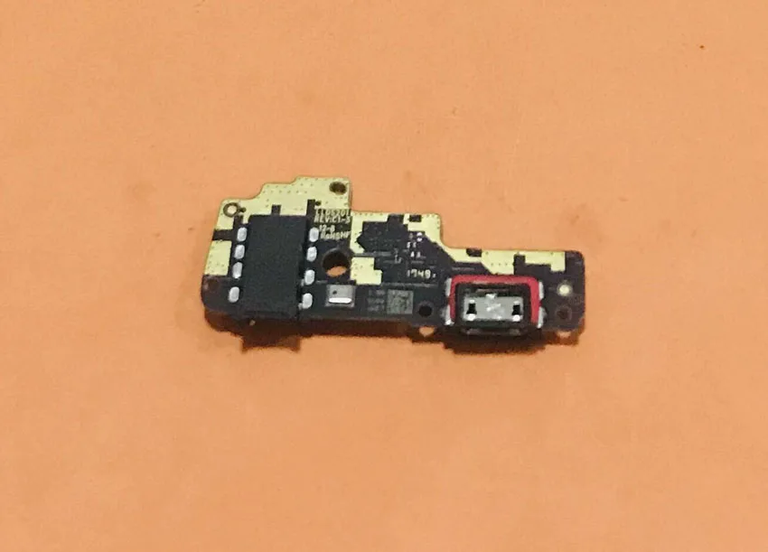 Б/у оригинальная зарядная плата с usb разъемом для GIONEE F205 бесплатная