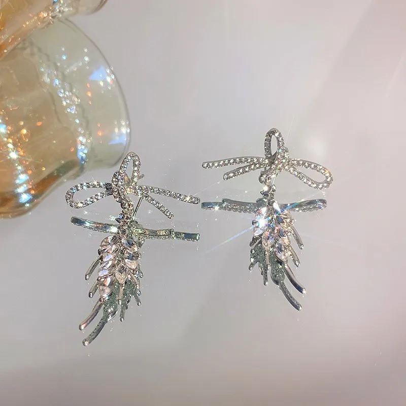 

2021 New Fine Hyperbole Style Crystal Bowknot Women Earrings Contracted Joker Elegant Long Senior Drop Earrings Atmosphere