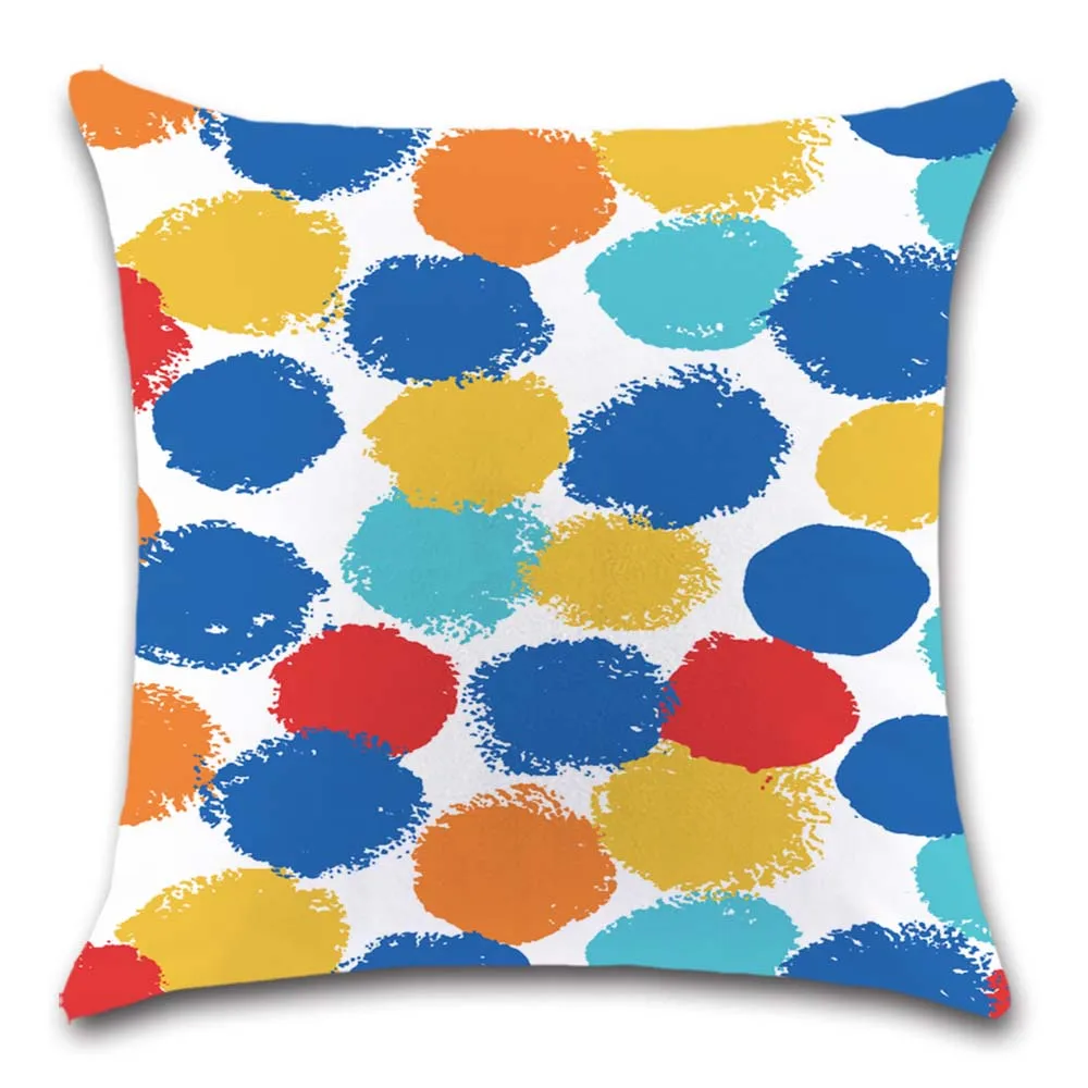 Наволочка с разноцветным рисунком в красно-синюю полоску белыми волнами