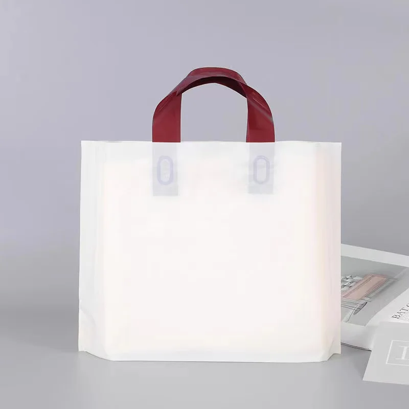 

200 шт./лот, красочные сумки для покупок с логотипом и ручкой, толстые пластиковые подарочные пакеты с принтом, одноцветный логотип на обеих сторон, свободный дизайн