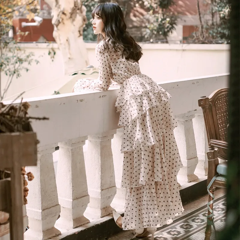 Женское шифоновое платье с каскадными оборками длинное в горошек длинными