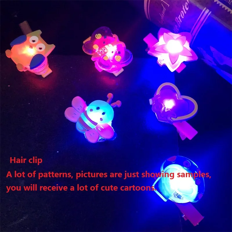 

Christmas Gift LED Glow Xmas Party Decoration Cartoon Pattern Lovely Flashing Brooch Hairpin Badge Toy