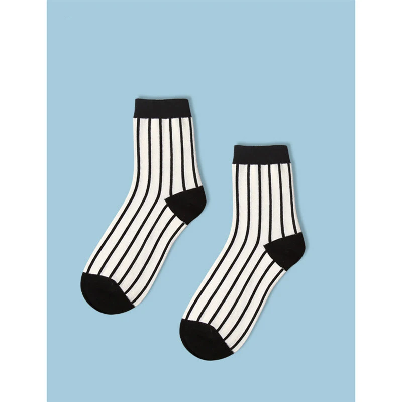 

Japanese Lattice & Vertical Stripes Harajuku Men Fashion Cute Causal Socks Autumn Winter Classic Black&White Socks 1 Pair