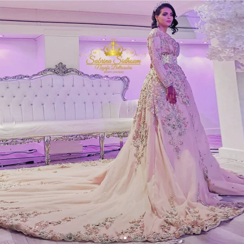 

2021 Graceful Ivory Bridal Wedding Dress Beaded Applique Ball Gown Wedding Dresses Embroidery Saudi Arabic Dubai Wedding Gowns