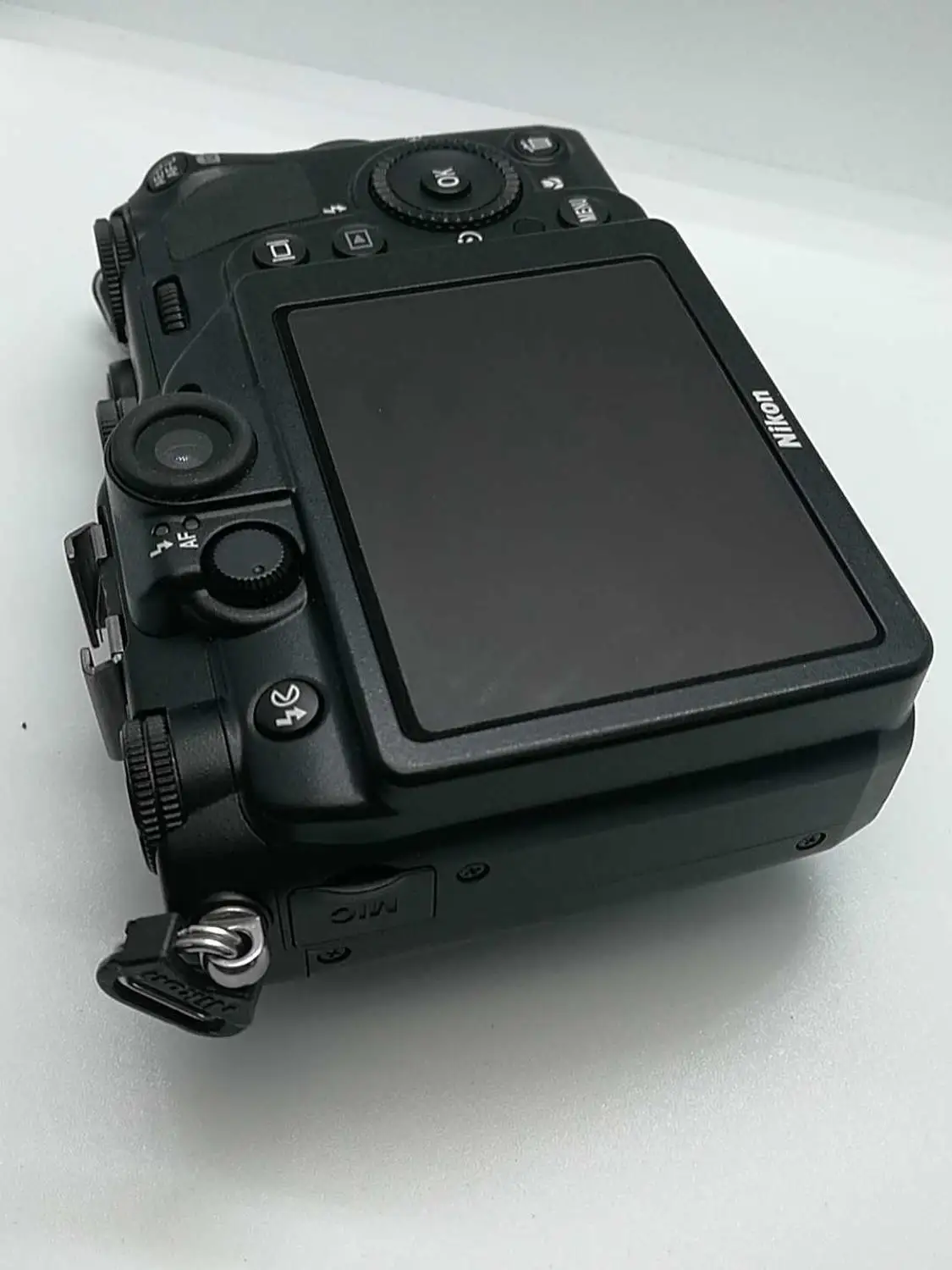 Цифровая камера Nikon Coolpix P7000 б/у 10 1 МП с 7 дюймовым широким зумом и 3 ЖК