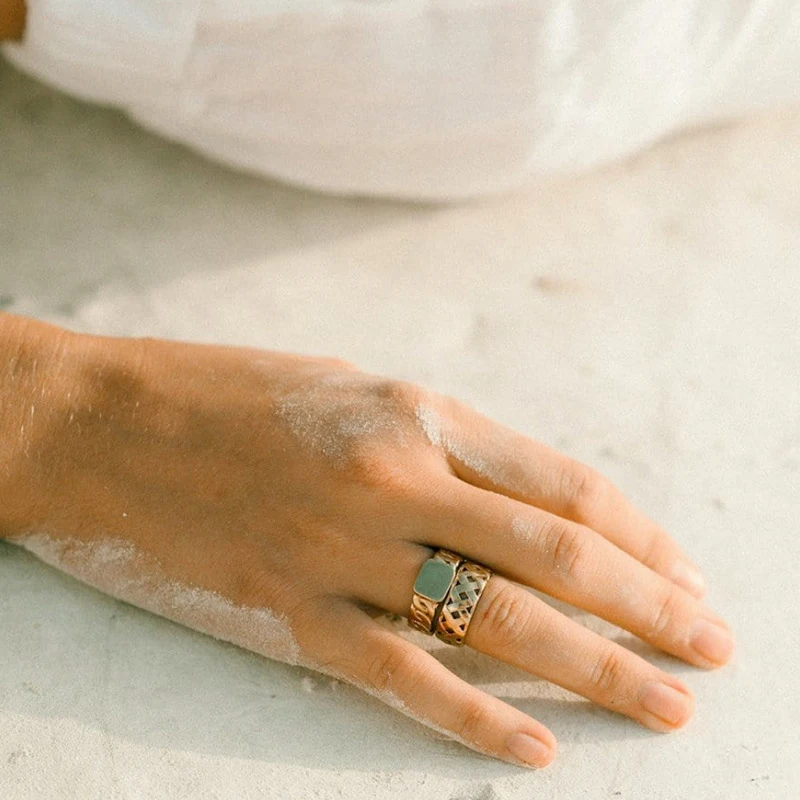 

Carved Vintage Golden Ring Simple And Compact Temperament Ring Gift For Women Mother Wife Girlfriend Lover Кольца 2021 Тренд