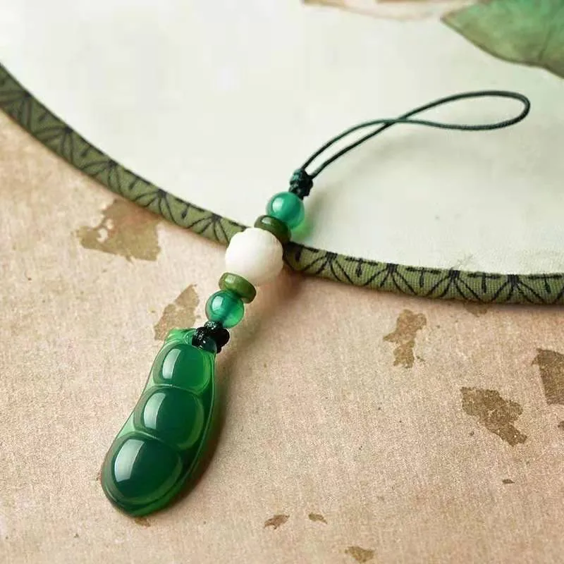 

Original DIY agate phone chain chalcedony four show beans phone pendant unisex cute U disk bag key pendant green pink landyards