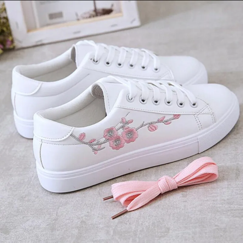 

2021 Spring Fashion Breathble Vulcanized Shoes Women Sneakers Pu leather Platform Shoes Women Lace up Casual Shoes White A530