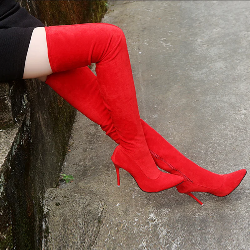 

Женские сапоги выше колена, на тонком высоком каблуке вечерние