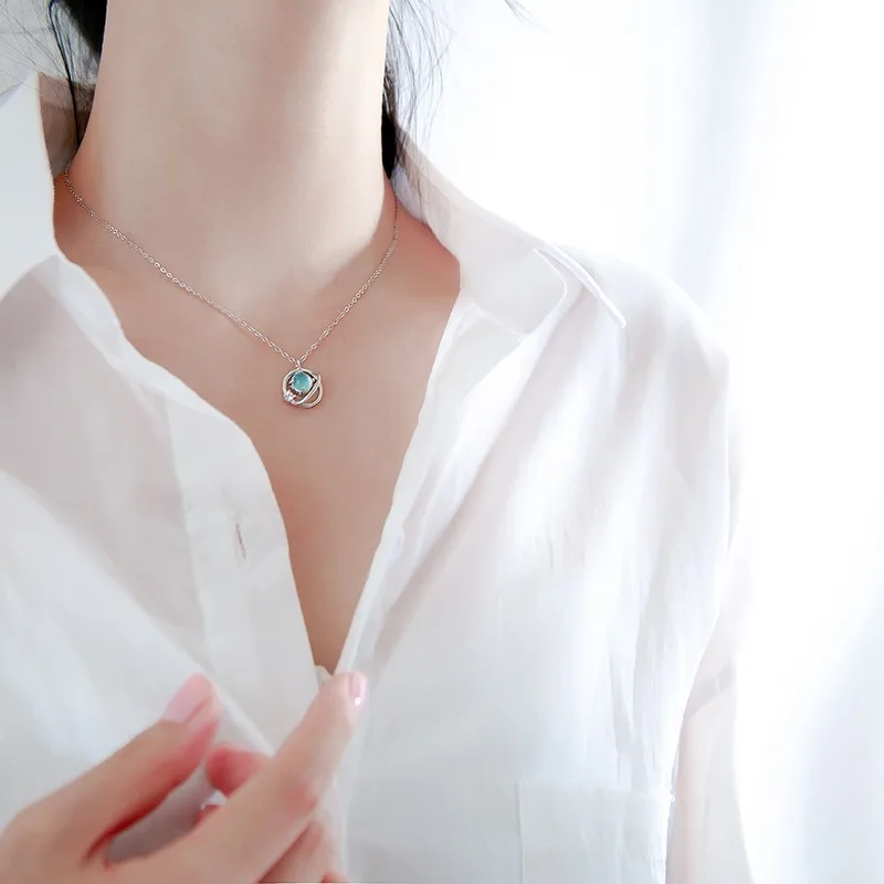 Leouerry S925 Серебряное маленькое свежее голубое сказочное ожерелье с планетой