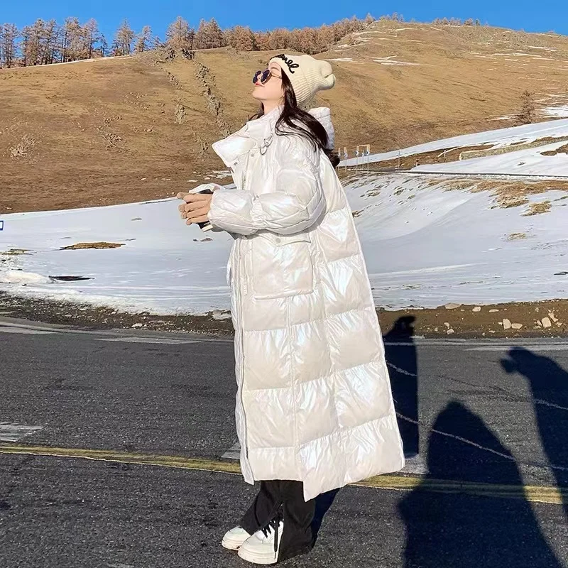 Женское зимнее модное пальто выше колена средней длины на белом утином пуху