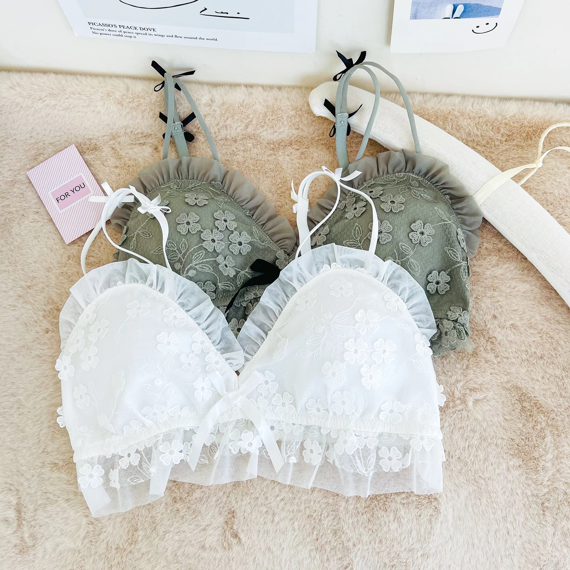 

Кружевное нижнее белье в стиле ретро с вышивкой и бантом