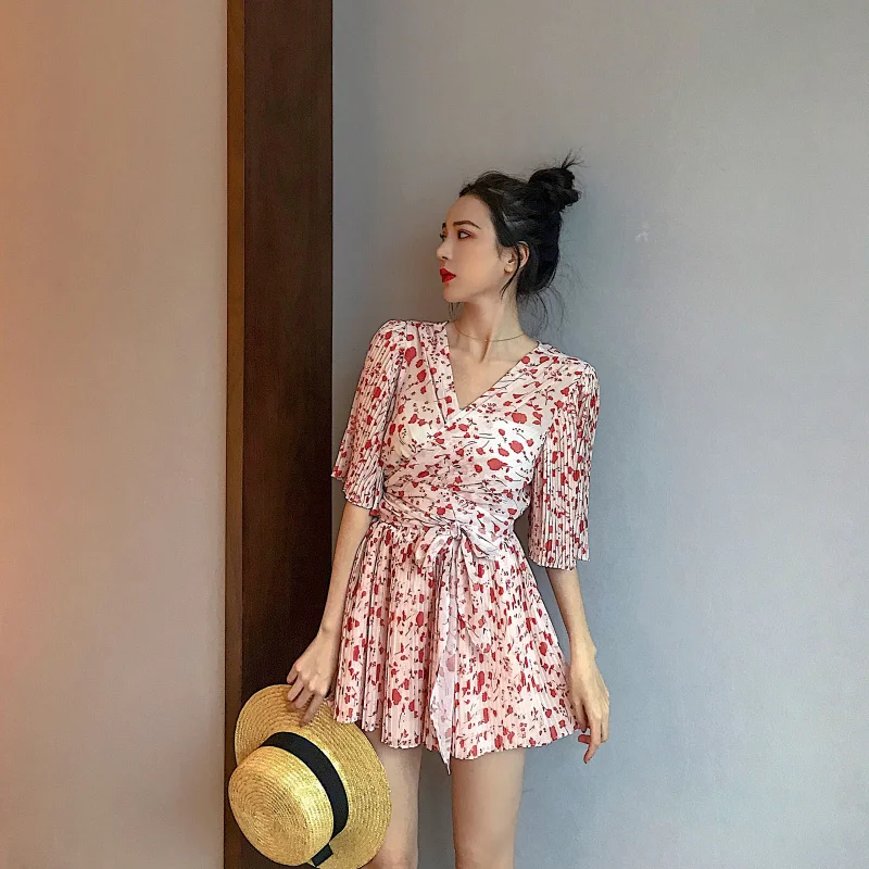

Women 2 Piece sets 2021 Summer Printed Flare Sleeve V-Neck Short Shirts + Casual Pleated Wide Leg Short Pants Suit