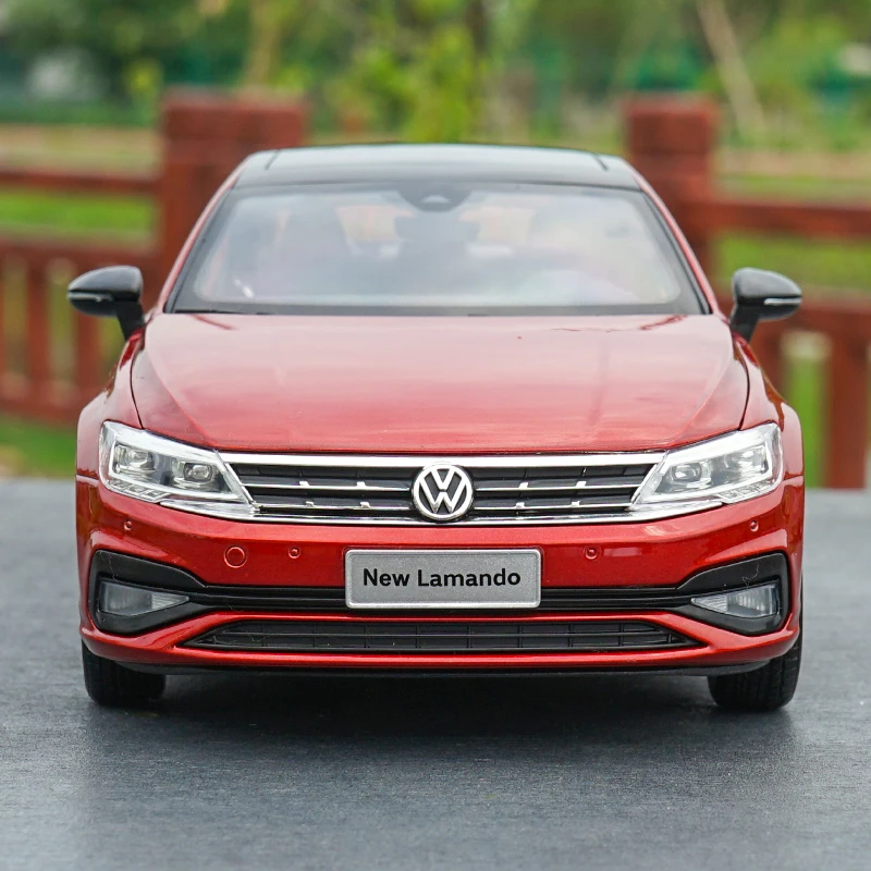 

Original factory 1:18 Volkswagen Lamando Diecast Metal car model with small gift
