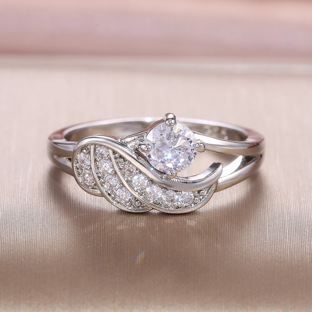 

High Quality Women Jewelry Romantic Feather Shape Finger Ring with Dazzling Cubic Zirconia Wedding Ceremony Party Rings