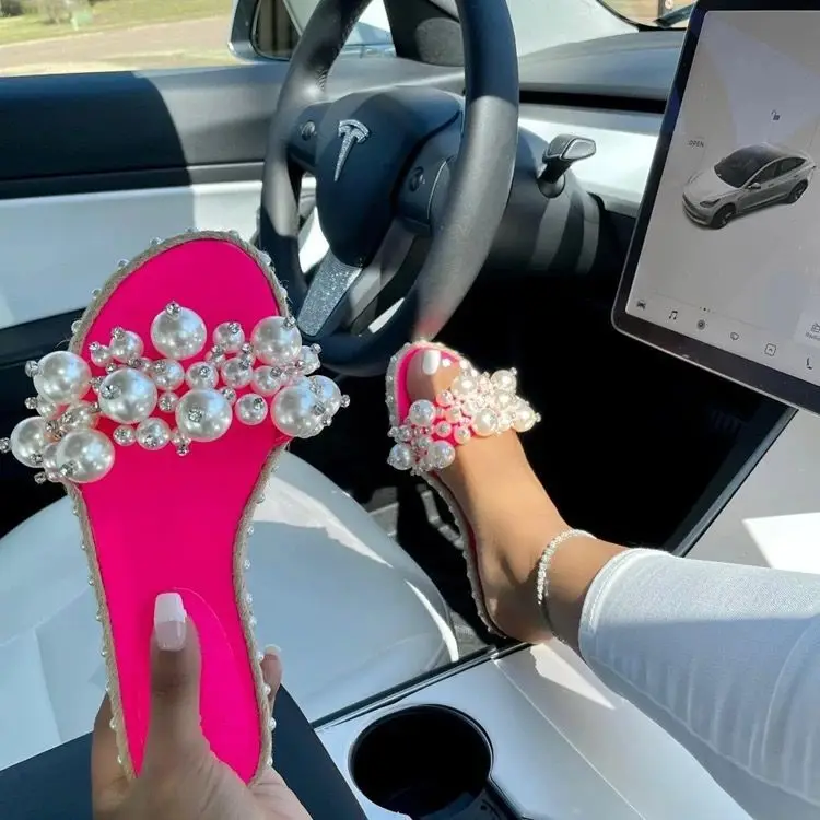 

Women's slippers 2021 summer new word drag Europe beauty pearl fashion sandals flat large size shoes