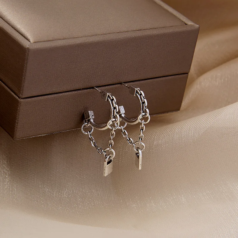

2021 New Silver Metal Chain Geometric Little Lock Pendant Hip-hop C-type Punk Earrings for Women's Jewelry