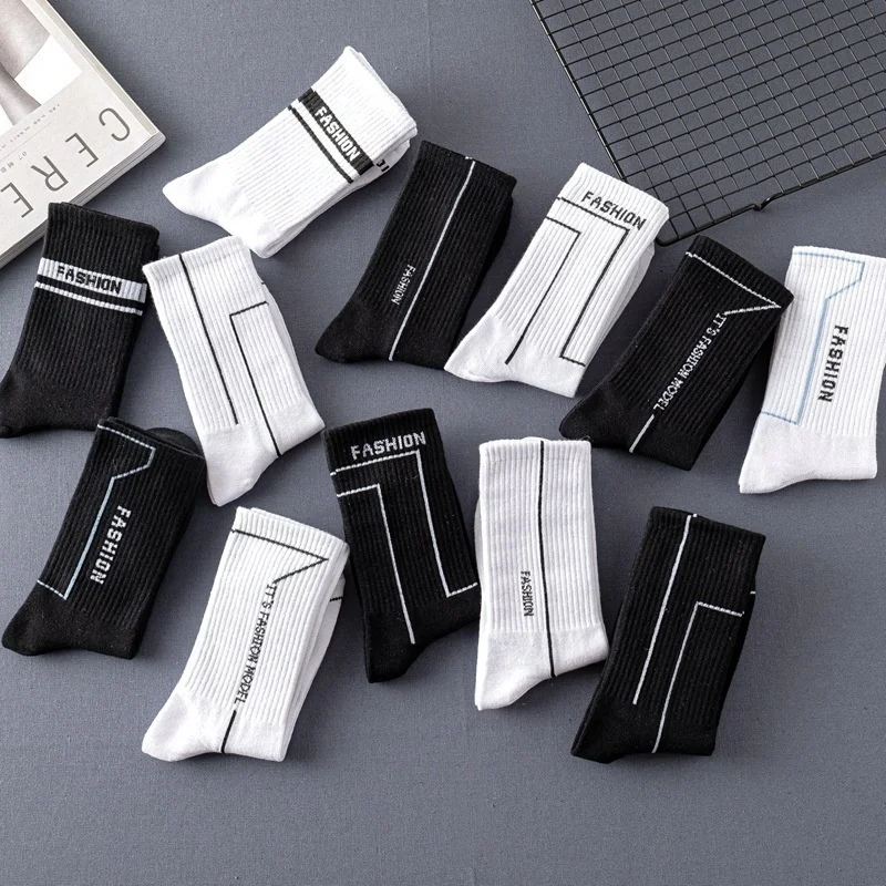 Socks men's stockings Street cotton men's trendy socks simple black and white medium tube socks ins four seasons sports socks