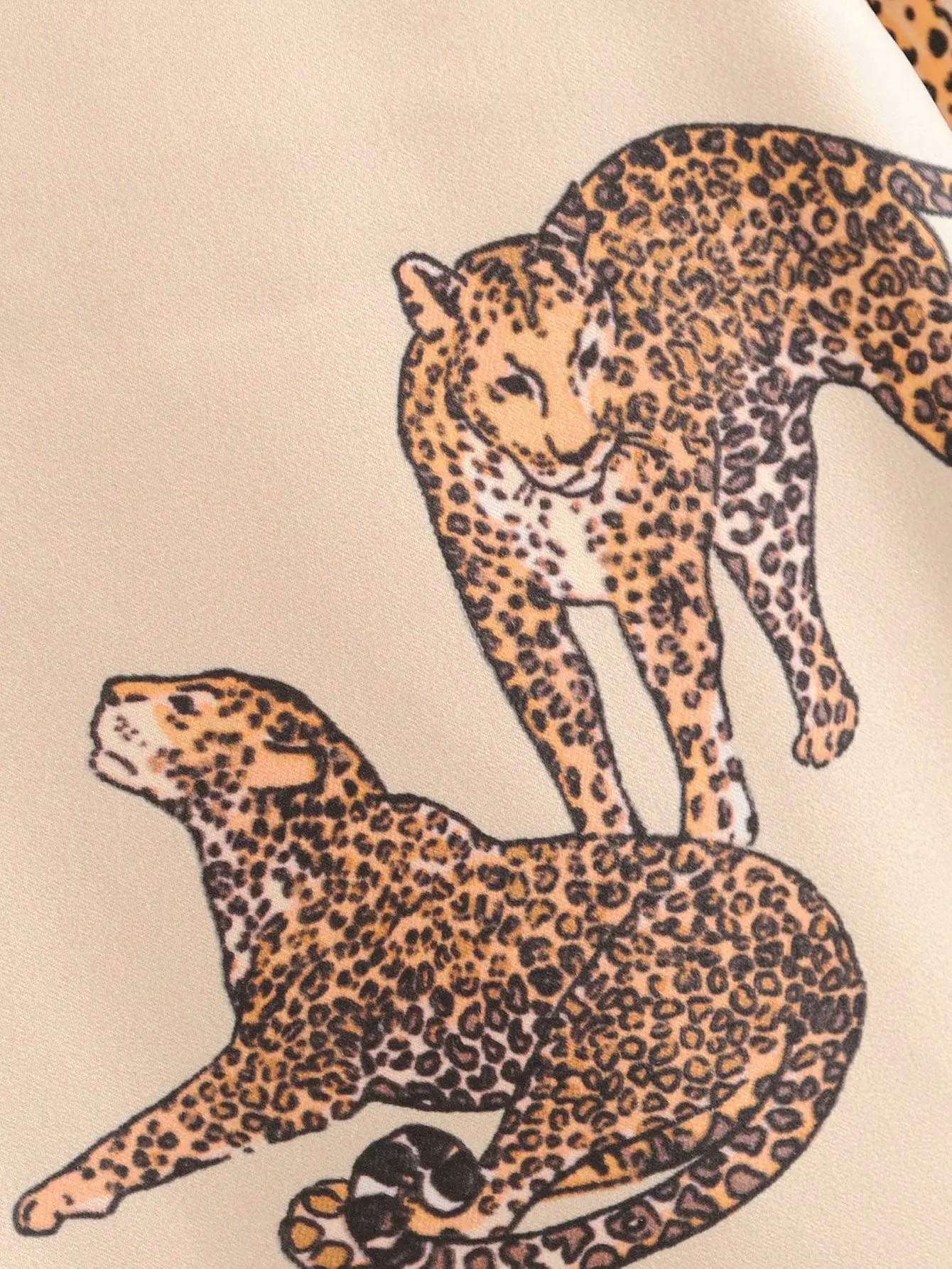 Женская рубашка цвета шампанского с принтом животных на пуговицах длинным