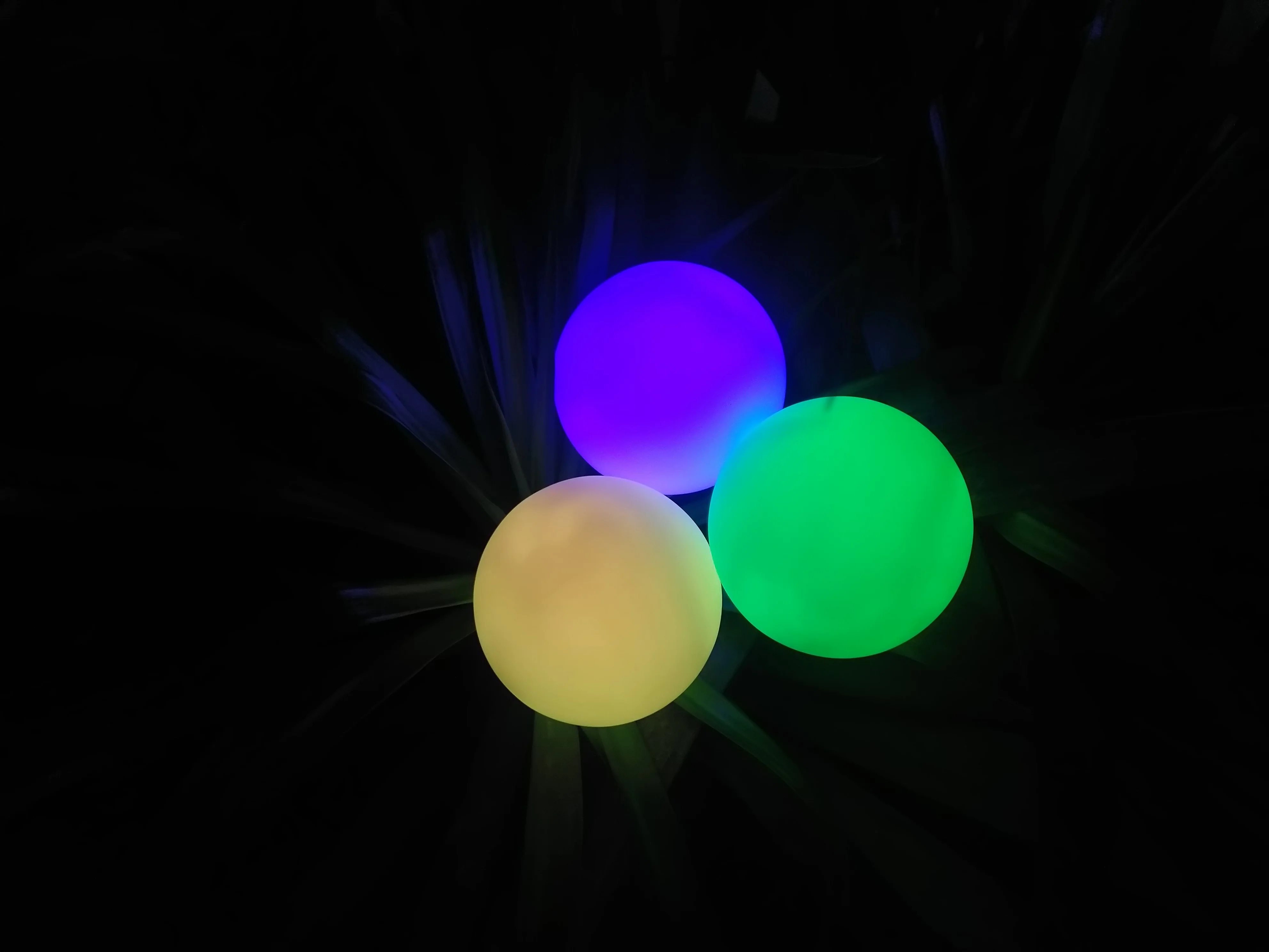 

LED Luminous Ball Light Colorful Remote Control Toy Ball Light 8CM 16-color Ball Light