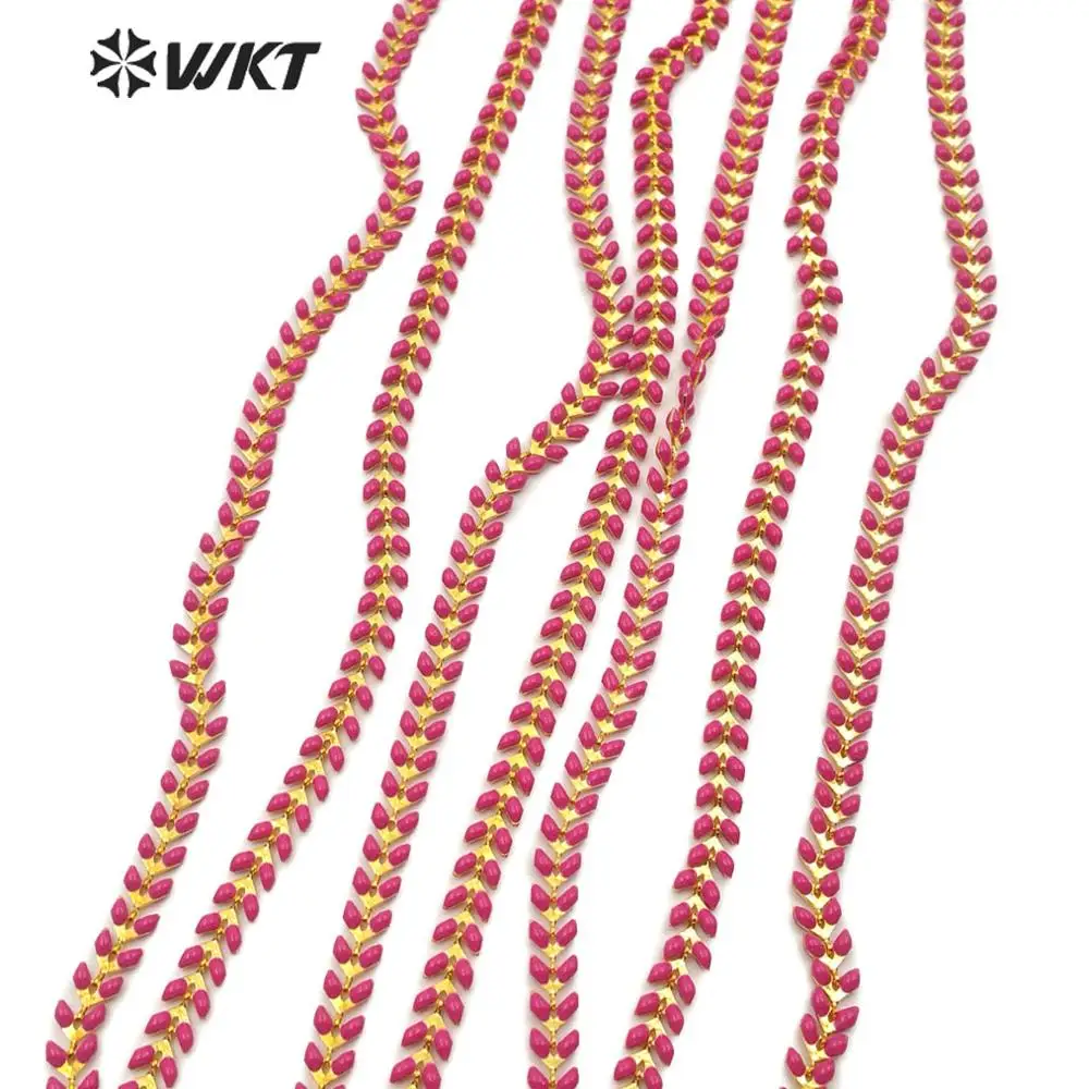 Звеньевая латунная цепочка бусины из натуральной смолы 6 мм красного и розового