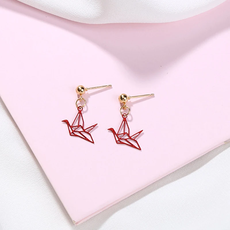 Женские длинные серьги-подвески с кисточками золотистые/красные вечерние