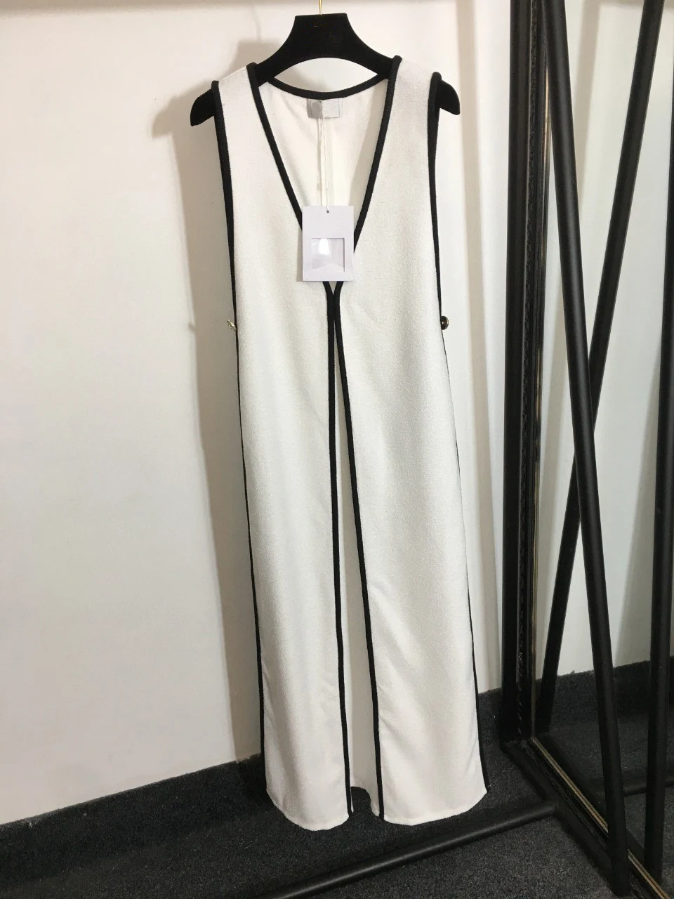 

High Quality Luxury Summer Women's Sexy Hollow Starfish Buttons Sleeveless High Street Strap Dress