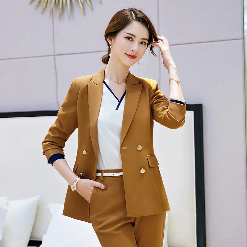 Женский офисный брючный костюм комплект из двух предметов однотонный облегающий