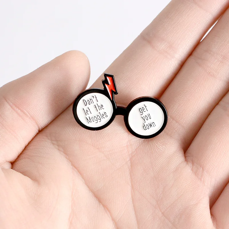 Эмалированные броши в виде мультяшных очков с молнией креативные эмалированные