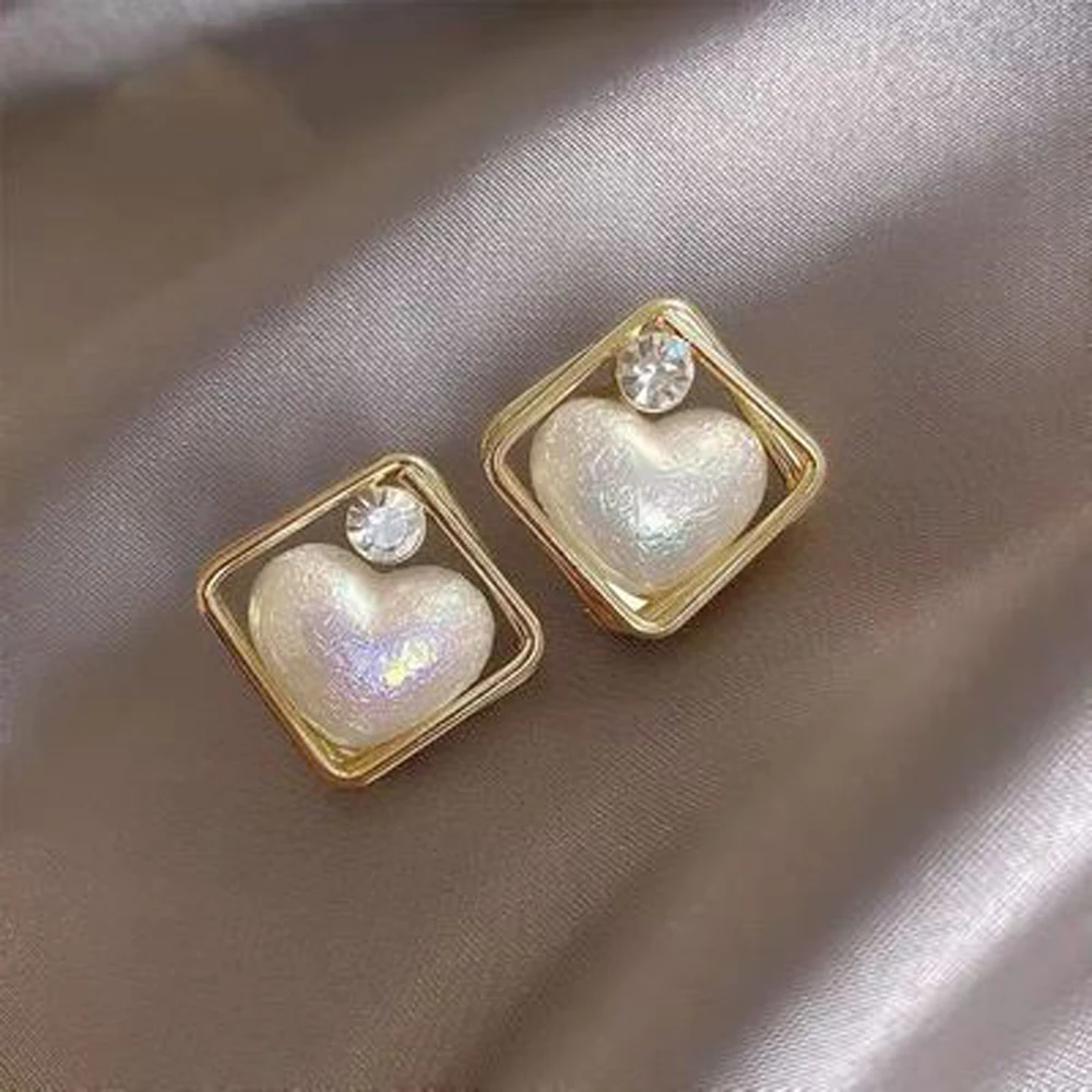 

Han Edition Heart Earrings Fashion Temperament Geometry Shape Imitation Pearl Earrings With The Charm Of Women Present Gift