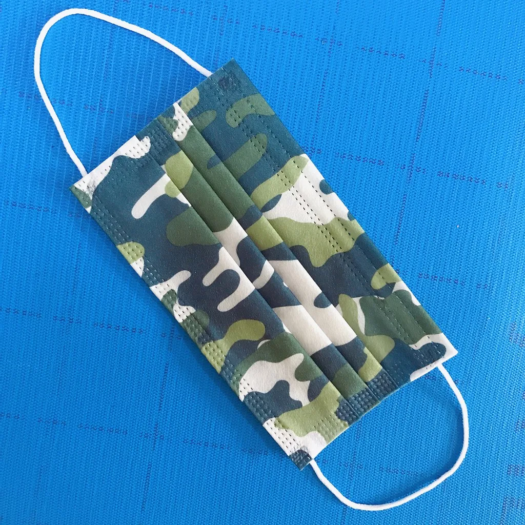 Детская одноразовая маска для лица модная трехслойная из нетканого материала