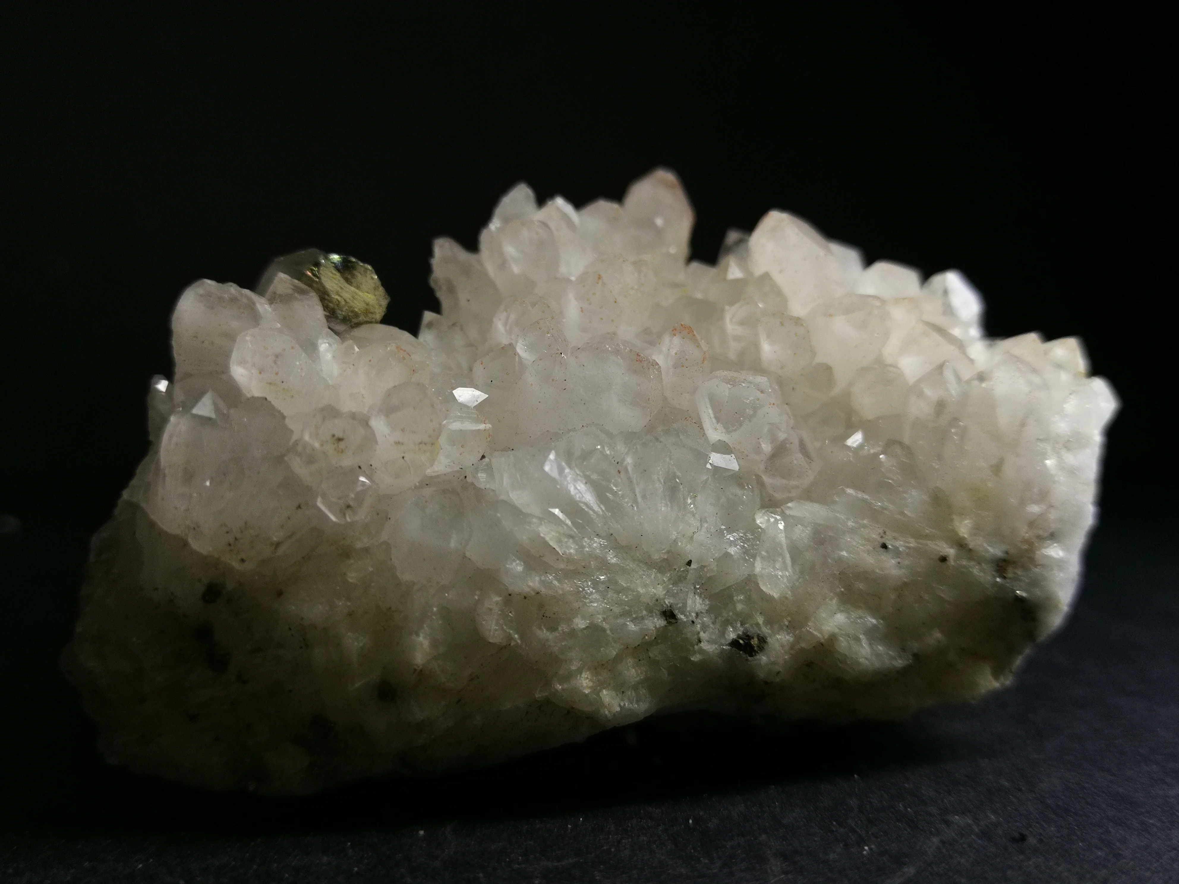 

Минеральный Образец кварца gPyrite 67,8, натуральный кластер белого кристалла