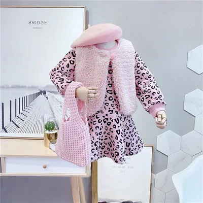 Комплекты одежды для девочек 2 предмета жилет из искусственного меха + платье с