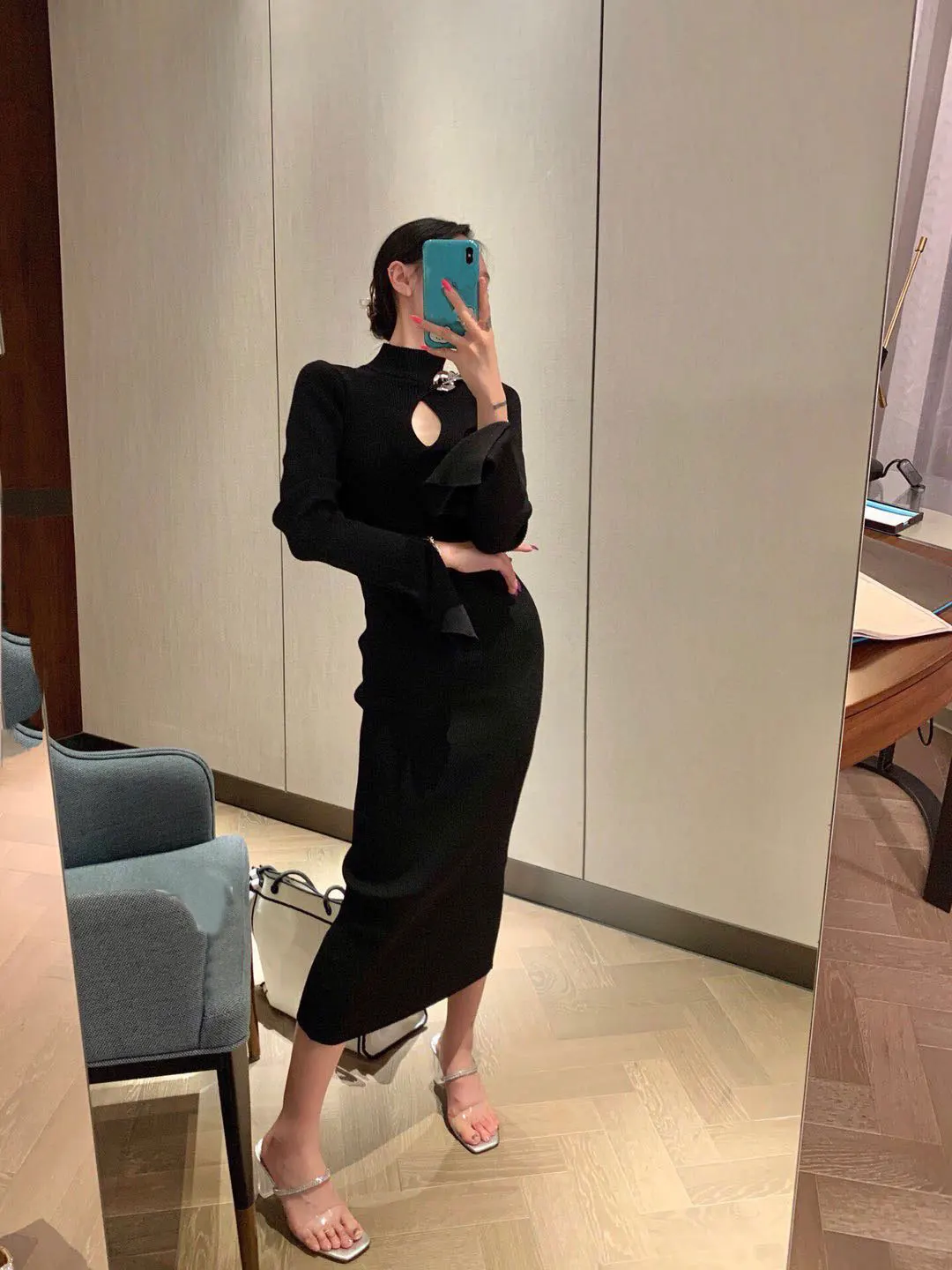 

Metal 2021 Chain Chain Decoration Keyhole High Neck Slim Knit Mid-length Dress