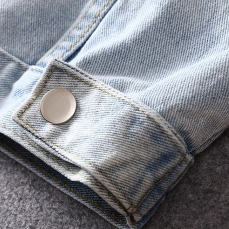 Мужской джинсовый жилет с дырками голубой облегающий Повседневный потертостями