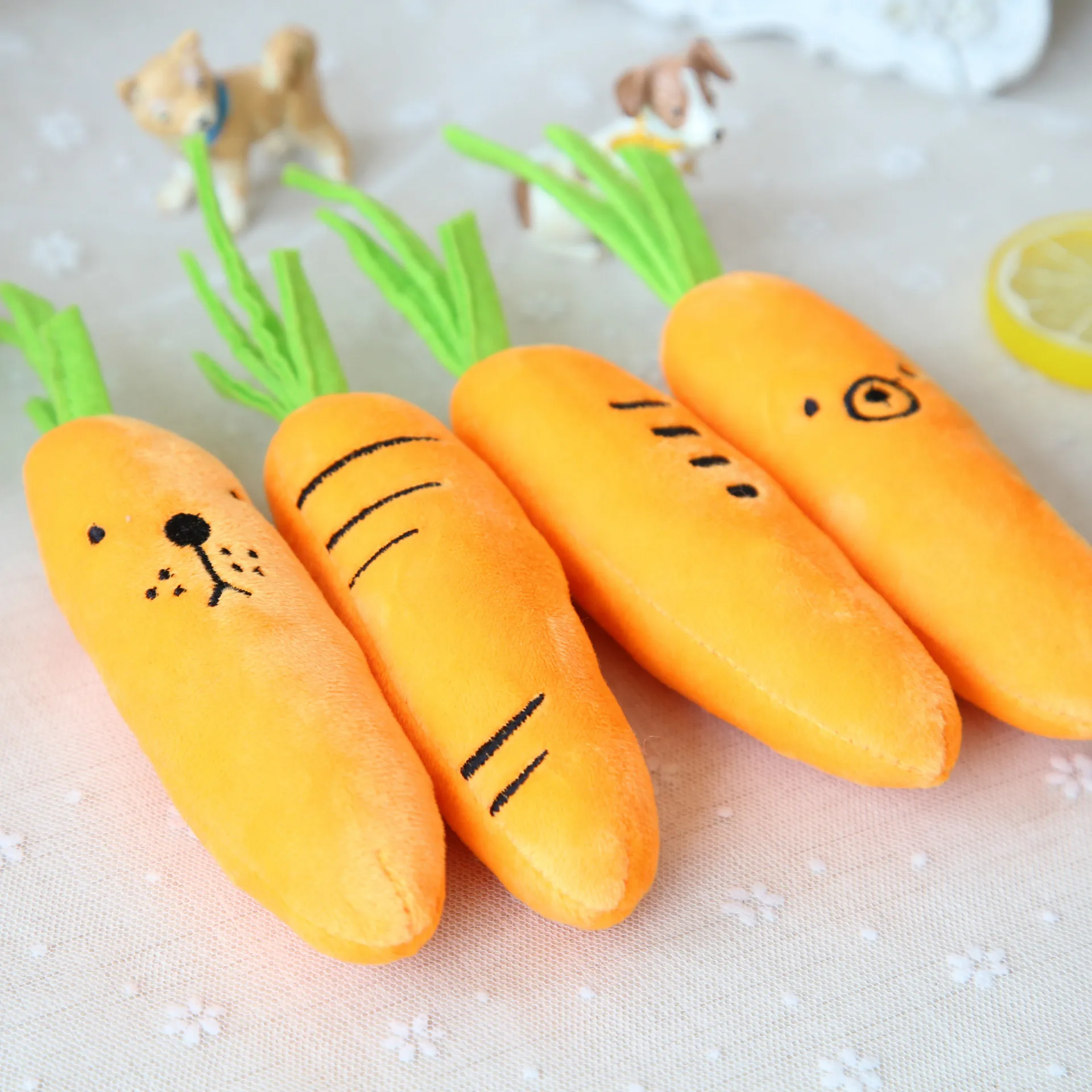 Игрушка-жеватель в форме моркови для домашних животных с забавным лицом щенок