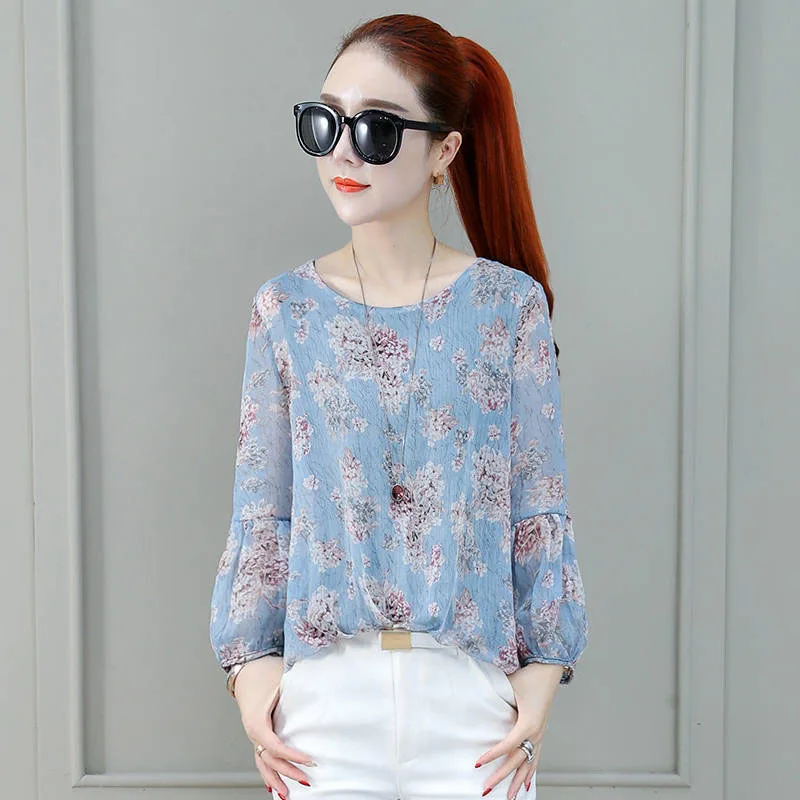 Женская шифоновая блуза с рукавом фонариком на три четверти и цветочным