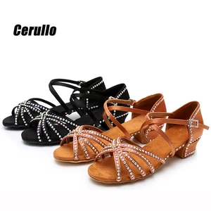 Туфли детские атласные на низком каблуке, украшенные стразами, обувь для латинских танцев, бальных танцев, танго, туфли для девочек-подростков, C01DZ